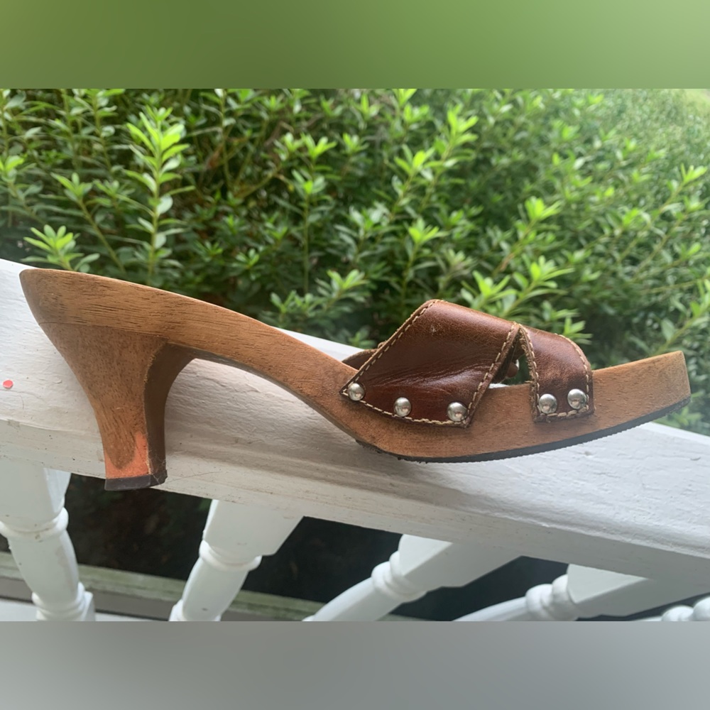 MIA Vintage Wood And Leather Sandals - Picture 7 of 7
